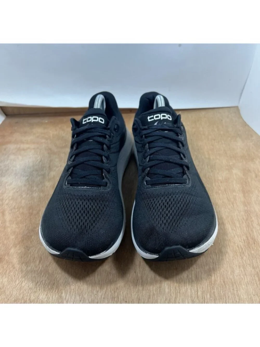 Topo Athletic Phantom 2 Men Size 9 Black Running Shoes Sneakers